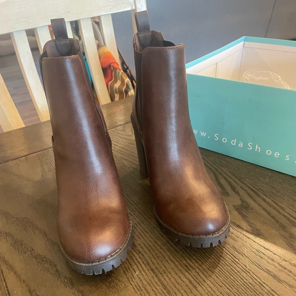 Chunky heel booties - Picture 2 of 5